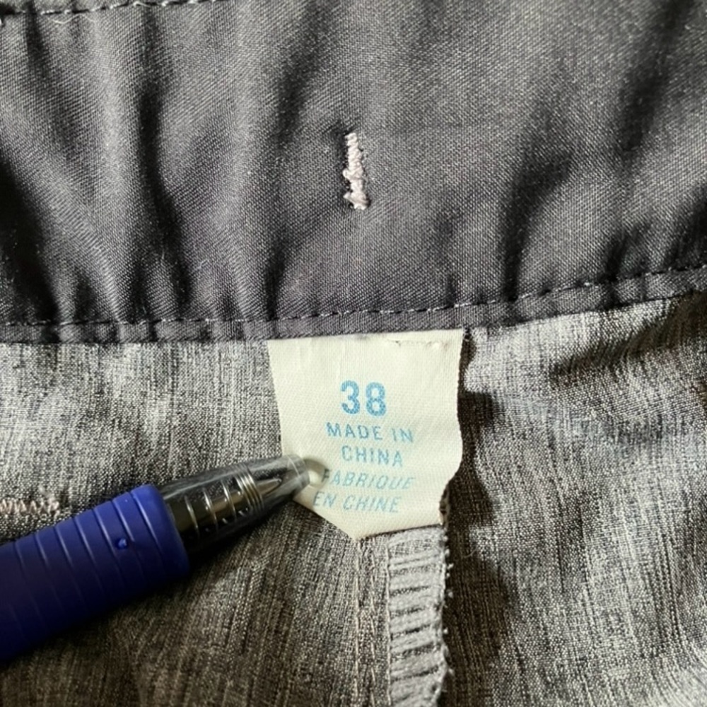 Tommy Bahama Island Active Performance Cargo Shorts - Picture 12 of 14